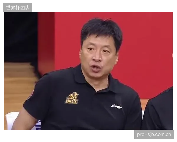 李春江指导放弃对中距离的压迫，王哲林蹲守禁区应对攻筐。